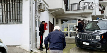 Crotone, Carabinieri a tutela dei pensionati: controlli mirati vicino agli uffici postali per prevenire reati predatori
