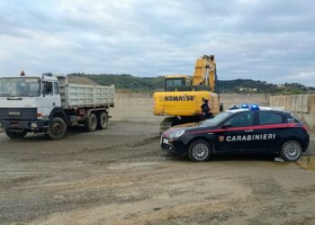 Cirò Marina, due uomini denunciati per presunto prelievo illecito di ghiaia dal fiume Lipuda