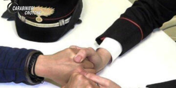 Firenze, violenza sessuale e stalking su minore: arrestato 52enne dai Carabinieri di Crotone