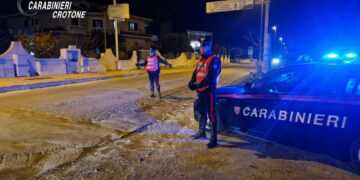 Crotone, stretta sulla sicurezza stradale: intensificati i controlli, ritirate 17 patenti e sequestrati 56 veicoli