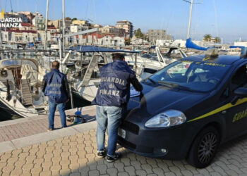 Guardia di Finanza di Crotone: controlli sulla nautica da diporto, maxi sanzioni per omessa dichiarazione fiscale