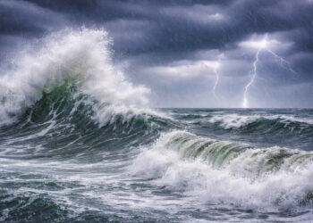 Tempesta “Harry” in arrivo: massima attenzione sulla Calabria ionica tra vento, piogge e mareggiate
