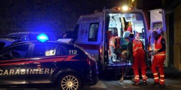 Tragico incidente sulla Statale 106: scontro frontale tra due auto, una vittima e due feriti