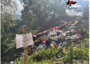 San Mauro Marchesato, sequestrata discarica abusiva accanto al cimitero comunale