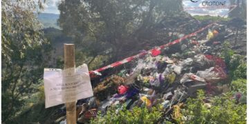 San Mauro Marchesato, sequestrata discarica abusiva accanto al cimitero comunale