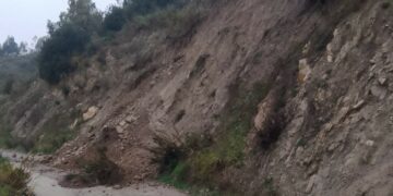Cirò, nuove frane sulla SP7: tre giorni fa crolli notturni e viabilità interrotta