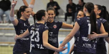 Volley, il Crotone domina il derby con Palmi: vittoria netta e sguardo ai playoff