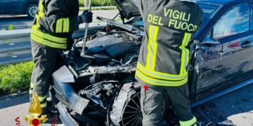 Incidente tra tre auto a Sant’Anna di Isola di Capo Rizzuto: diversi feriti, uno trasferito in elisoccorso