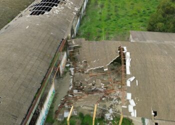 Crotone, Flash mob al Liceo Gravina: preoccupazione per il crollo dell’eternit all’ex Mercato Generale