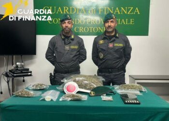 GdiF Crotone: blitz antidroga: arrestato un trentacinquenne a Isola di Capo Rizzuto con oltre 1 chilo di marijuana