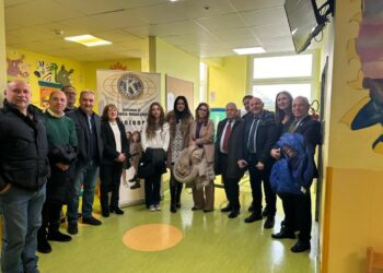 Kiwanis: due lettini pediatrici donati al reparto di Pediatria dell’Ospedale di Crotone dalla Divisione 12 Calabria Magna Grecia