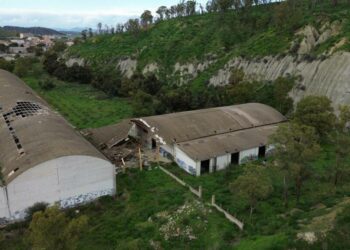 Amianto ex Mercati Generali di Crotone: il Comitato chiede l’intervento sostitutivo dello Stato