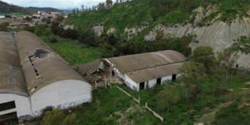 Amianto ex Mercati Generali di Crotone: il Comitato chiede l’intervento sostitutivo dello Stato