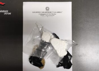 Crucoli, cocaina sulla Statale 106: Carabinieri sequestrano oltre un etto di droga, arrestato imprenditore 35enne