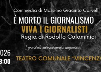 Sipario aperto sulla solidarietà: i giornalisti crotonesi tornano a teatro con la commedia “È morto il giornalismo, viva i giornalisti”, scritta da Giacinto Massimo Carvelli per la regia di Rodolfo Calaminici