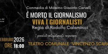 Sipario aperto sulla solidarietà: i giornalisti crotonesi tornano a teatro con la commedia “È morto il giornalismo, viva i giornalisti”, scritta da Giacinto Massimo Carvelli per la regia di Rodolfo Calaminici