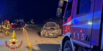 Incidente sulla SS 106 a Poggio Pudano, intervento dei Vigili del Fuoco: tre feriti