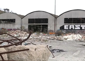 Amianto ex mercato generale: genitori del Liceo Gravina in piazza per il diritto alla salute