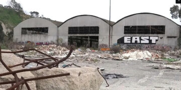 Amianto ex mercato generale: genitori del Liceo Gravina in piazza per il diritto alla salute