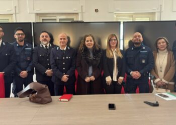 Polizia Penitenziaria incontra gli studenti del “Miraglia” di Strongoli: orientamento, legalità e nuova narrazione del carcere