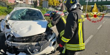 Incidente stradale all’ingresso Sud di Crotone: intervengono Vigili del Fuoco e 118