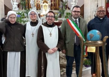 Petilia Policastro, acceso il 194° Calvario della Santa Spina: la Lampada Votiva illumina la città