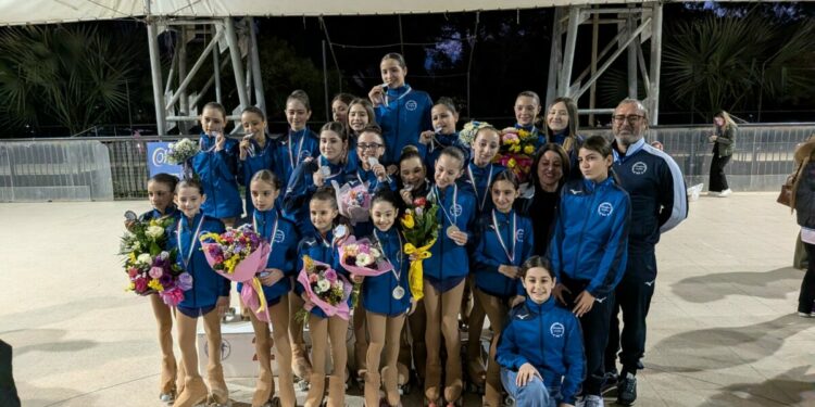 Pattinaggio artistico, trionfo della Freedom To Play di Crotone: 28 medaglie al trofeo regionale di Reggio Calabria