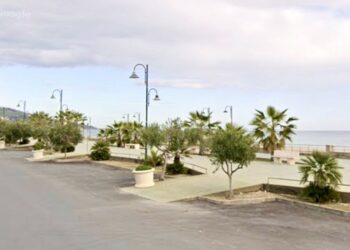 Strongoli, per la prima volta concessioni demaniali temporanee sul litorale: via ai chioschi previsti dal Piano Spiaggia