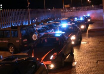 Crotone, appalti pubblici pilotati: perquisizioni in Comune e Provincia, 20 indagati e sequestri per 400mila euro