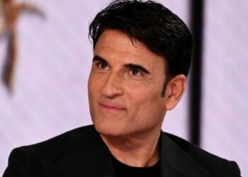 Sal Da Vinci in concerto a Cirò Marina: il 12 agosto live all’Arena Saracena per Krimisound