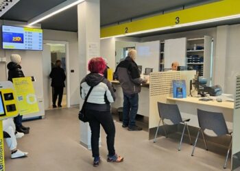 Crotone, pensioni di aprile in pagamento dal 1°: ritiro nei 40 uffici postali e dagli ATM Postamat