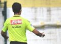 Basta violenza sui campi: l’AIA Calabria ferma la Terza Categoria dopo l’aggressione a un arbitro