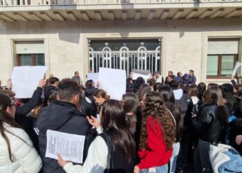 Crotone, nasce il Comitato dei Genitori del plesso San Francesco del Liceo Gravina: “La sicurezza dei nostri figli non può più aspettare”