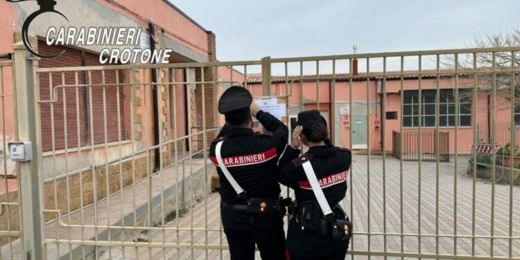 Isola Capo Rizzuto, indagini sulla sicurezza delle scuole di Le Castella: tre avvisi di conclusione indagini