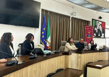 “L’arte della buona educazione”, a Crotone studenti e istituzioni insieme per il rispetto degli spazi per disabili e donne in gravidanza