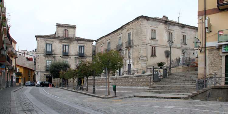 Petilia Policastro, Idea Comune chiarisce: “Militerno e Sisca scelta personale, restiamo in maggioranza con il sindaco Saporito”