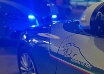 Controlli straordinari della Polizia tra Cirò Marina e Crotone: oltre 600 persone identificate e verifiche su pregiudicati e attività commerciali