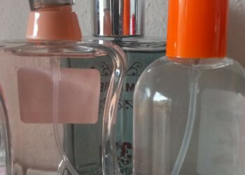 Cirò, truffa dei falsi profumi su Facebook: giovane ingannata con pagamento alla consegna