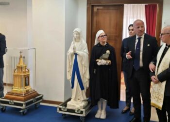 Crotone, le reliquie di Santa Bernadette in Questura: momento di preghiera per la Polizia di Stato