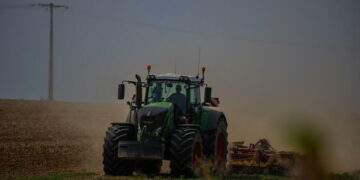 ISMEA, bando da 10 milioni per trattori agricoli: contributi fino all’80% per sicurezza e ammodernamento
