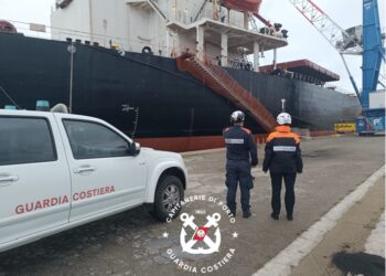 Corigliano Calabro, nave mercantile fermata dalla Guardia Costiera: gravi carenze nei sistemi di sicurezza