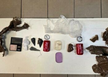 Crotone, cocaina nascosta nelle lattine: arrestato 60enne ai domiciliari